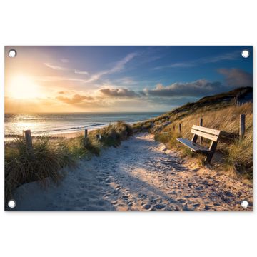 Tuinposter - Strandpad met Bankje bij Zonsondergang